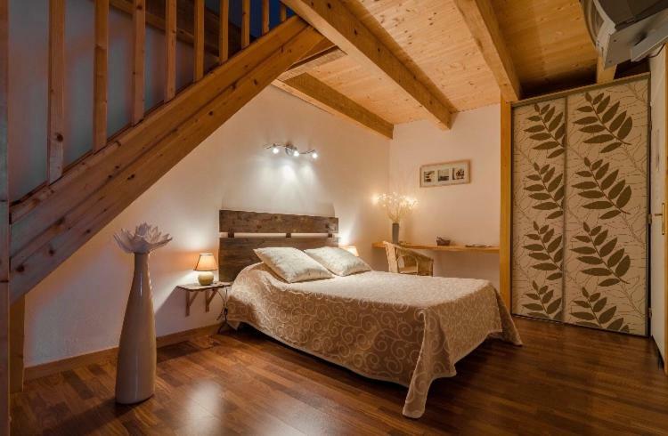 Auberge Du Lac Madic Bagian luar foto