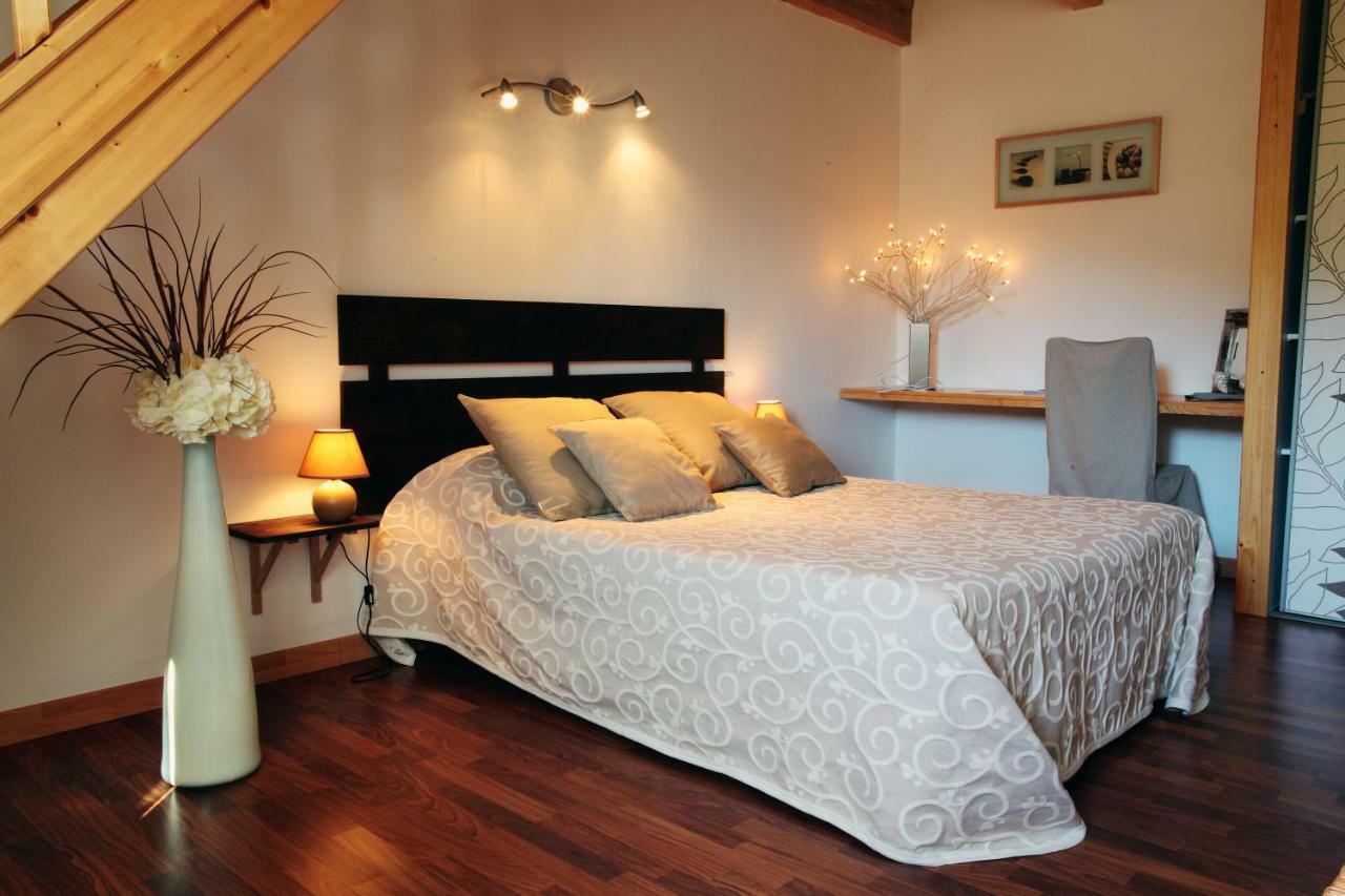 Auberge Du Lac Madic Bagian luar foto